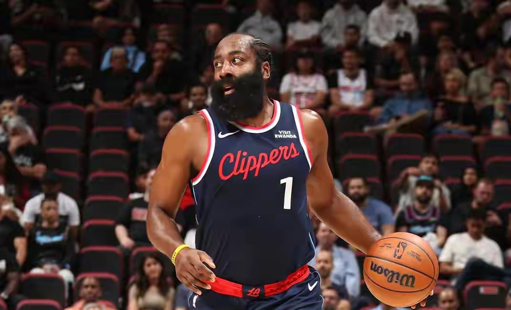 天津队完胜快船,保罗统治全场 天津队完胜快船,保罗统治全场