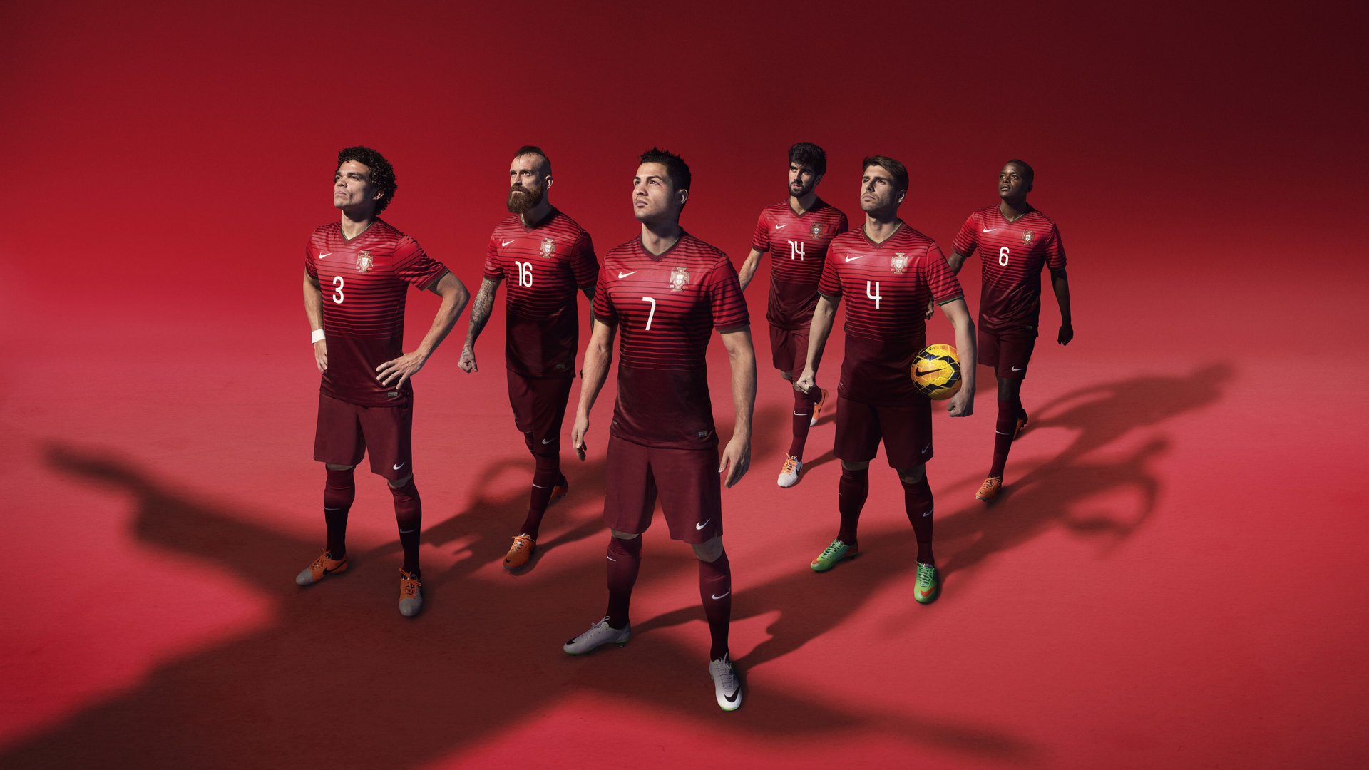 那不勒斯险胜苏格兰，C罗在西决生死战接管比赛，跨越体育的传奇时刻