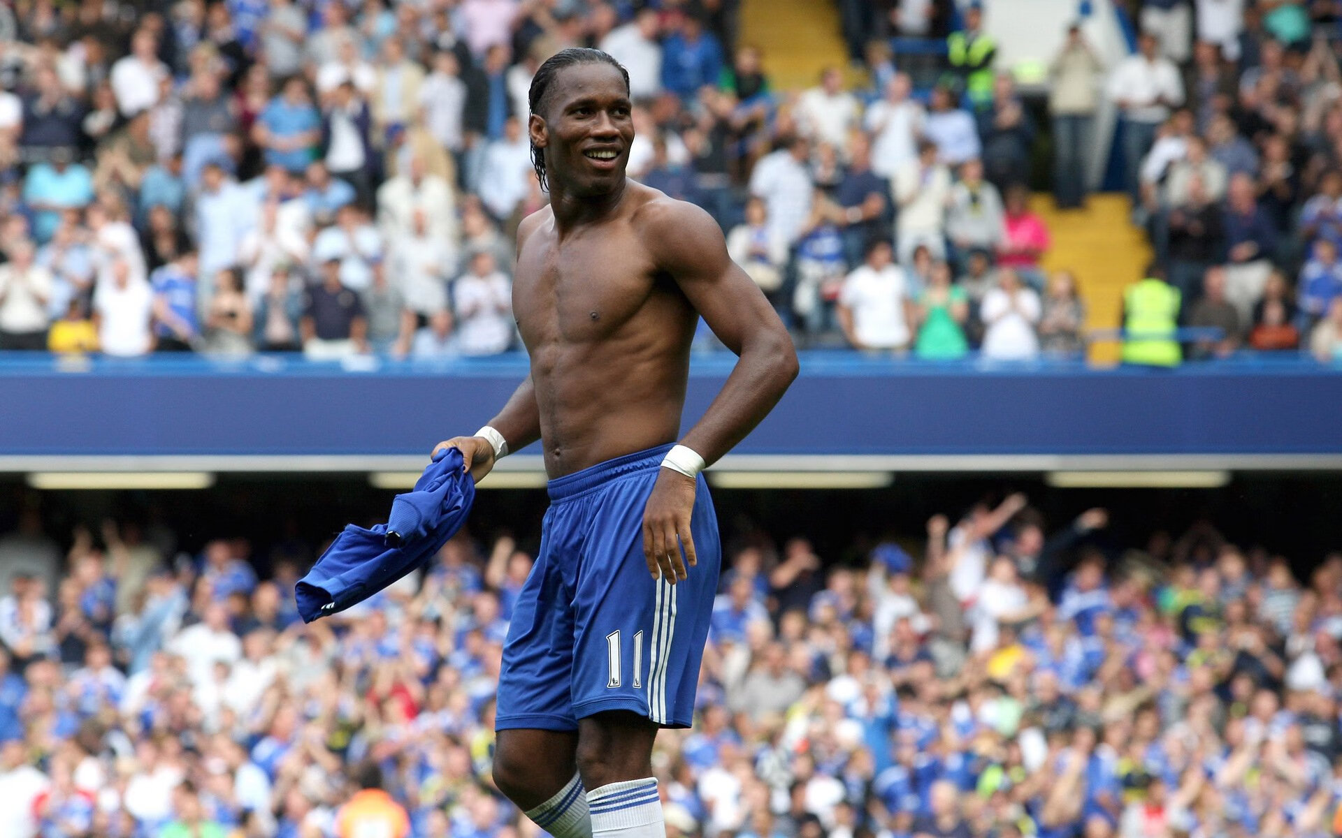 独行侠力克辽宁队，利拉德惊艳四座，一场跨越篮球次元的梦幻对决