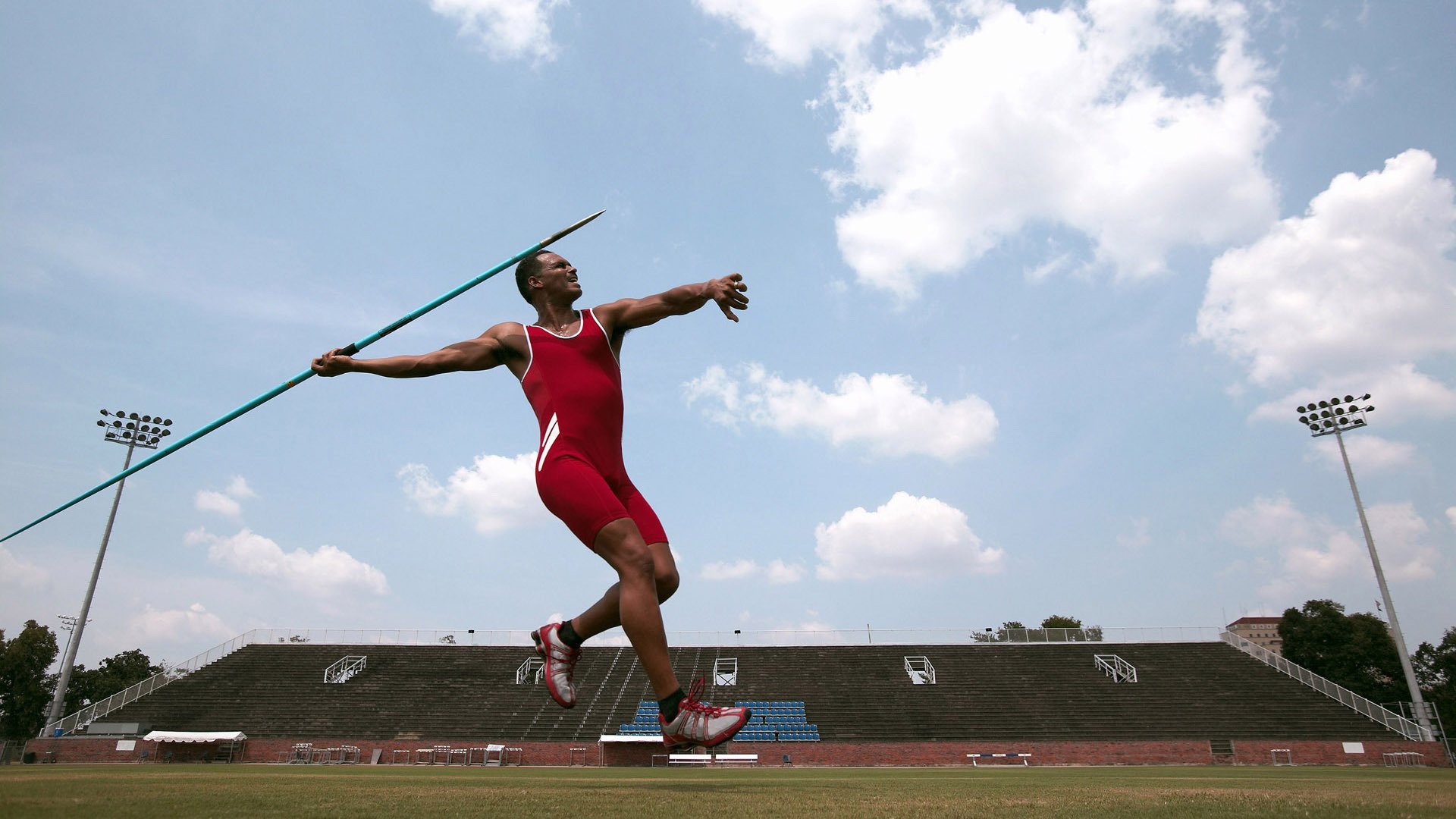 希腊关键战突围几内亚，法比尼奥冠军级表现定乾坤